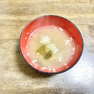 味噌汁レシピ　わかめとお麩の味噌汁